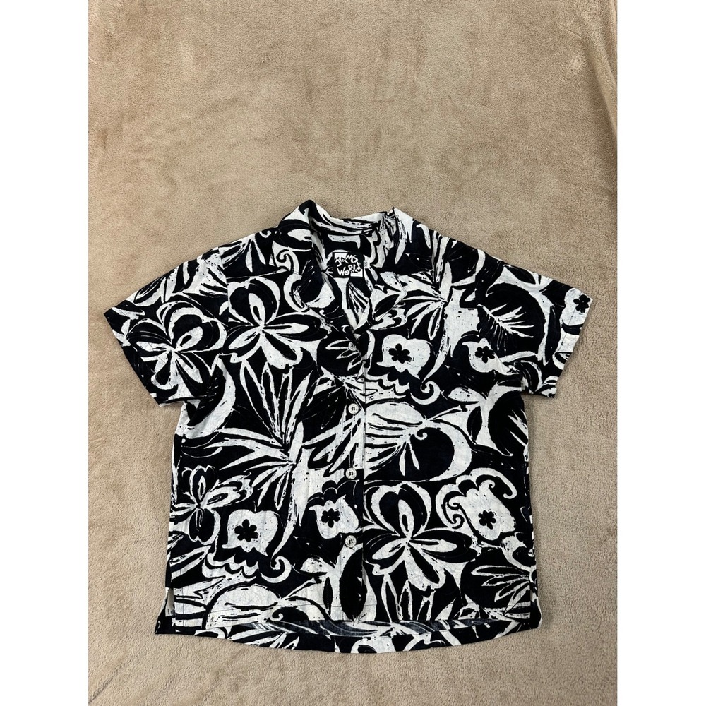 Vintage Jams World ShirtWomens Size Xs Black & White Floral Patterned‎ S/S EUC